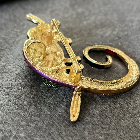 Rhinestone Chameleon Pin/Pendant - Picture 7 of 10